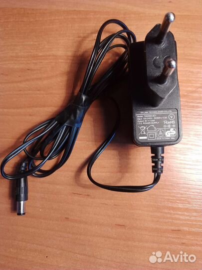 Блоки питания (сетевые адаптеры) разные