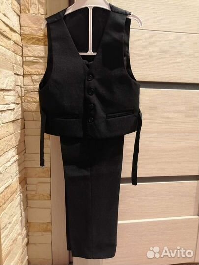 Новый костюм тройка на мальчика 92-98 размер