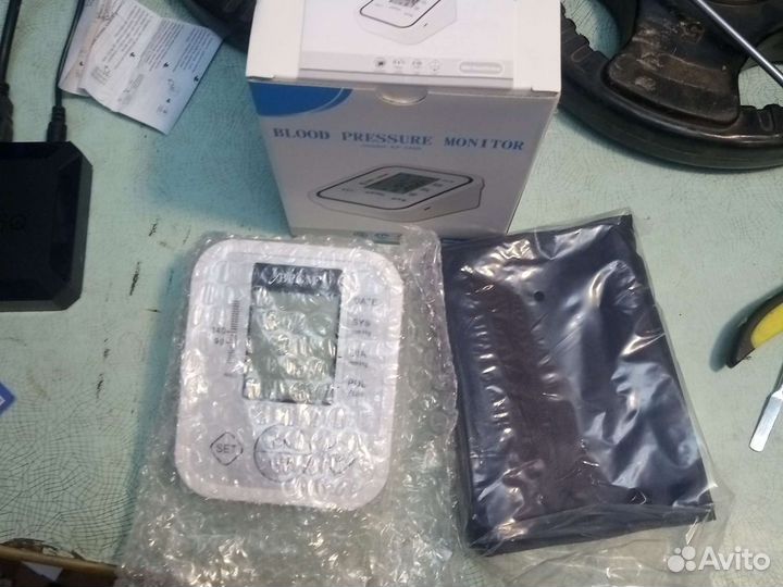 Тонометр новый исправный, 22-48 см диаметр манжеты