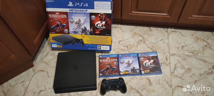 Sony PlayStation 4 slim 1tb CUH-2208B