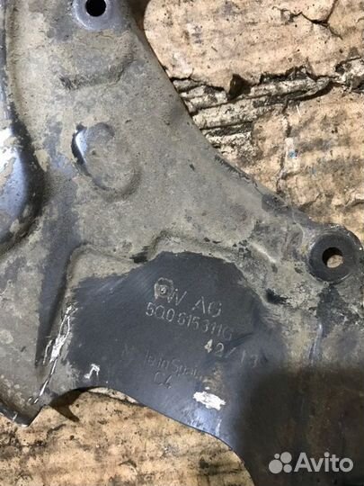 Пыльник тормозного диска передний левый Skoda