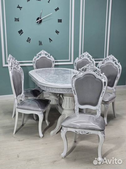 Стол и стулья