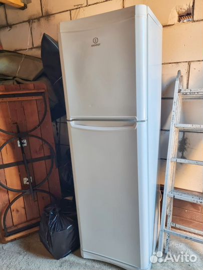 Холодильник indesit