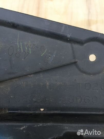 Защита днища кузова задняя правая Lexus RX450h