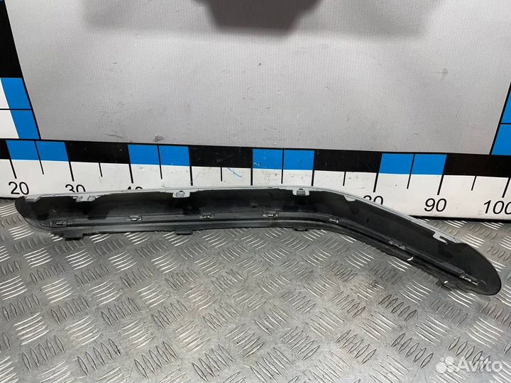 Молдинг перднего бампера правый серый под 001