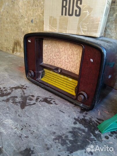 Продам радиоприемник СССР