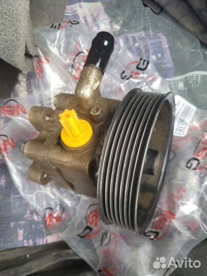 Насос гидроуселителя