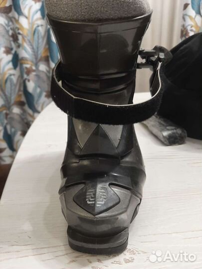 Горнолыжные ботинки детские 32 размер и лыжи 100