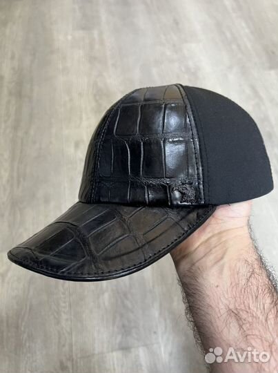 Кепки из питона и крокодила