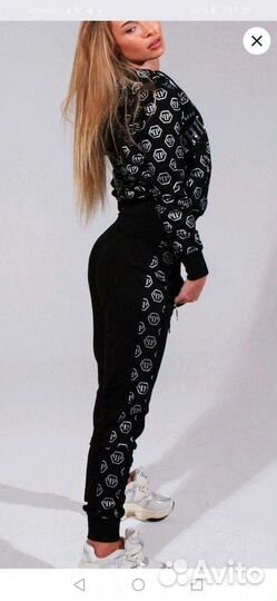 Спортивный костюм женский