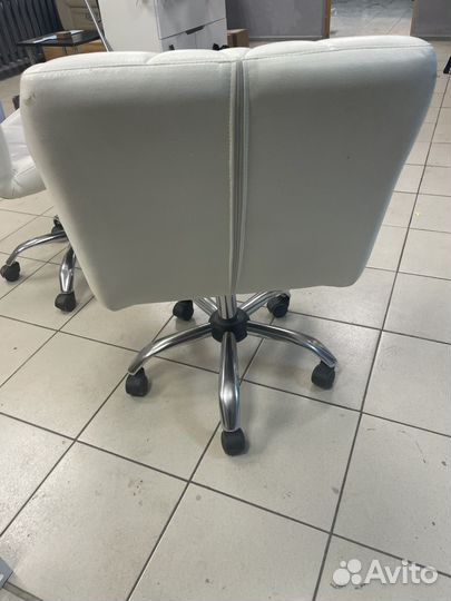 Кресло на колесиках