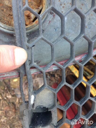 Решетка переднего бампера митсубиси Лансер 10