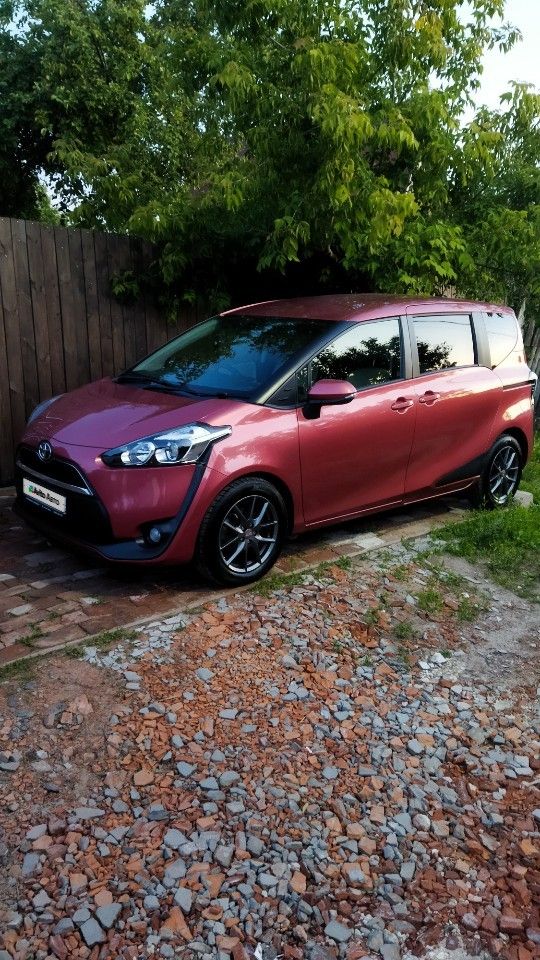 Toyota Sienta: фото владельца