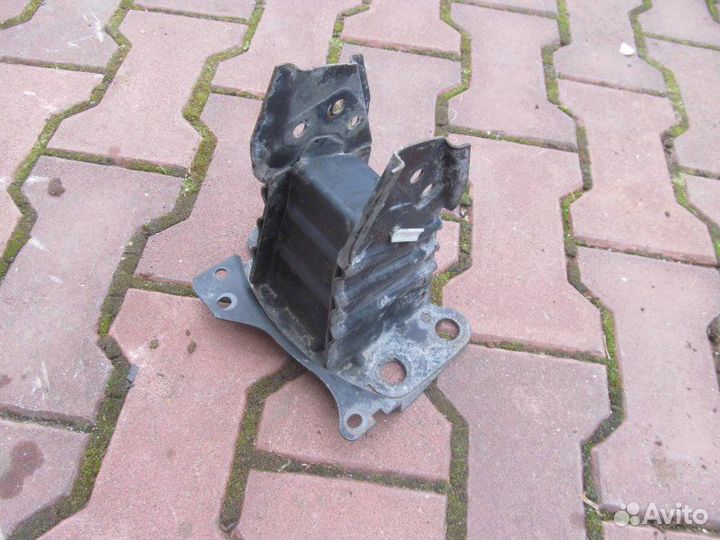 Кронштейн переднего бампера Audi A3 8P 2004-2013