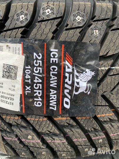 Arivo Ice Claw ARW7 255/45 R19 104T