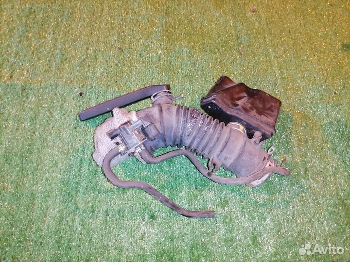 Патрубок воздушного фильтра 17881-28250 Toyota Cam