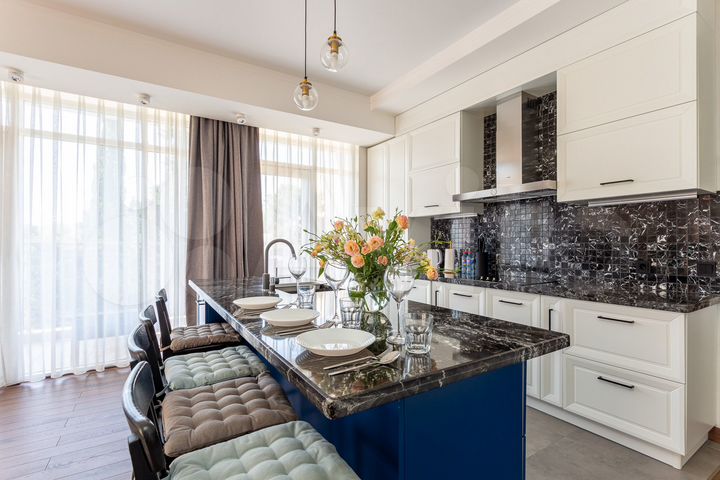 3-к. квартира, 110 м², 6/10 эт.