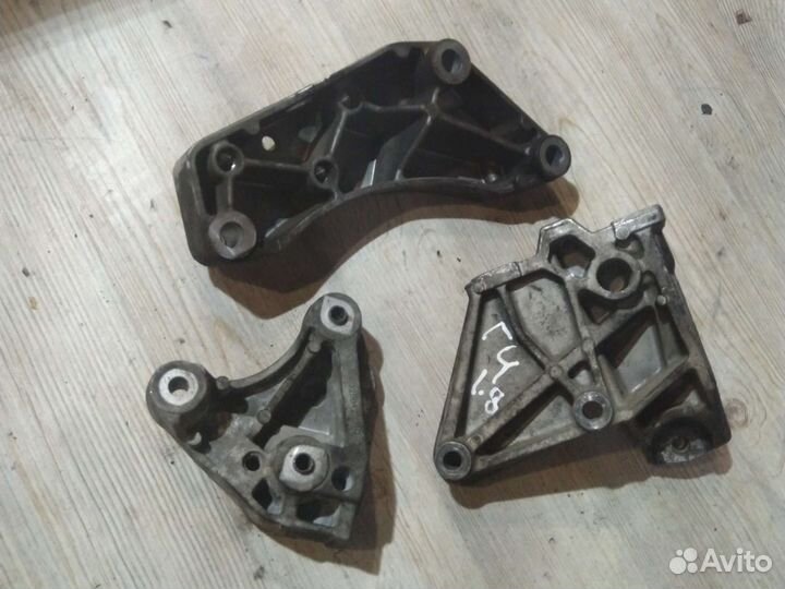 Кронштейн МКПП passat b6, golf 4, peugeot 207