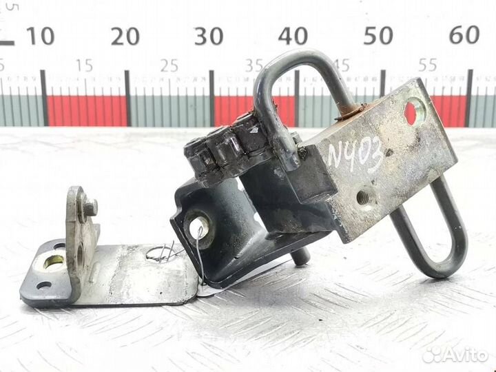 Петля двери передней правой Volkswagen Passat B5