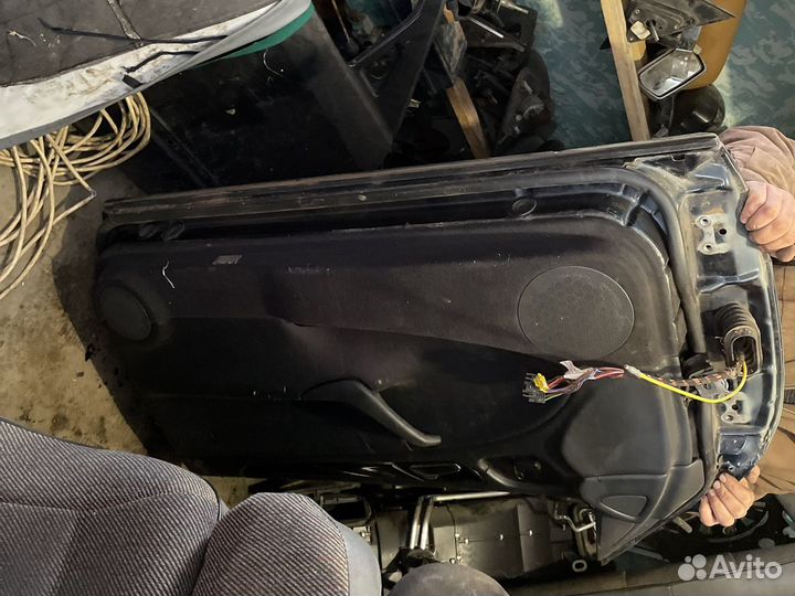 Правый дверь Mercedes-Benz w 208