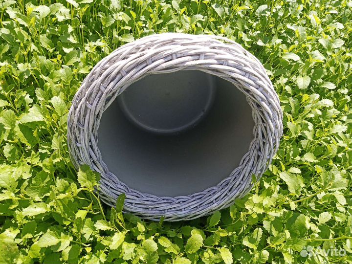 Кашпо из искусственного ротанга