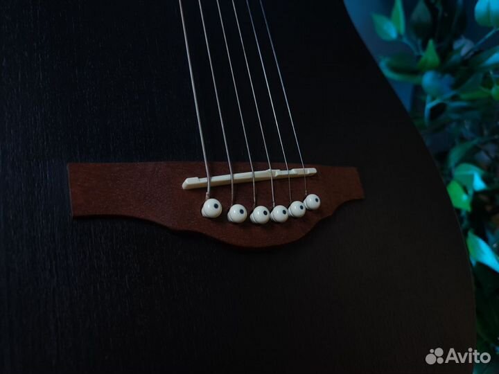 Акустическая гитара комплект с необычным звуком