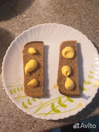 Тарелка с бутербродами