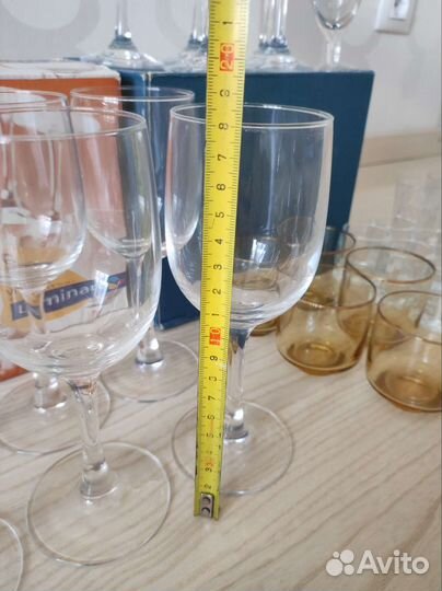 Рюмки, чайник и солонка