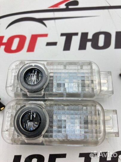 Проекция в двери Audi в штатное место