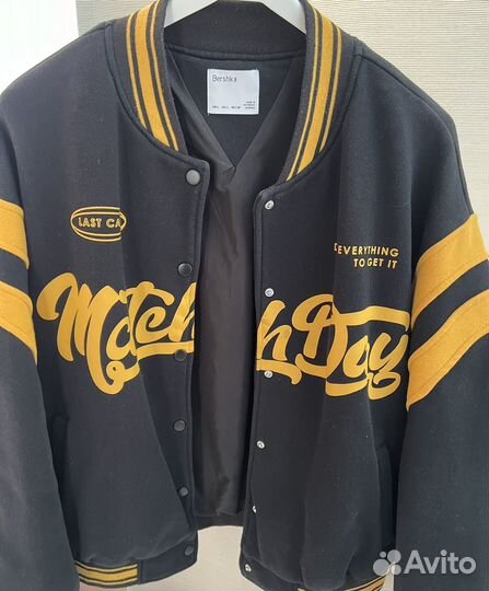 Бомбер Bershka