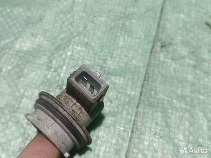 Патрон поворотника передний Toyota Avensis T220