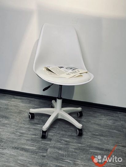 Ctул на koлесиках