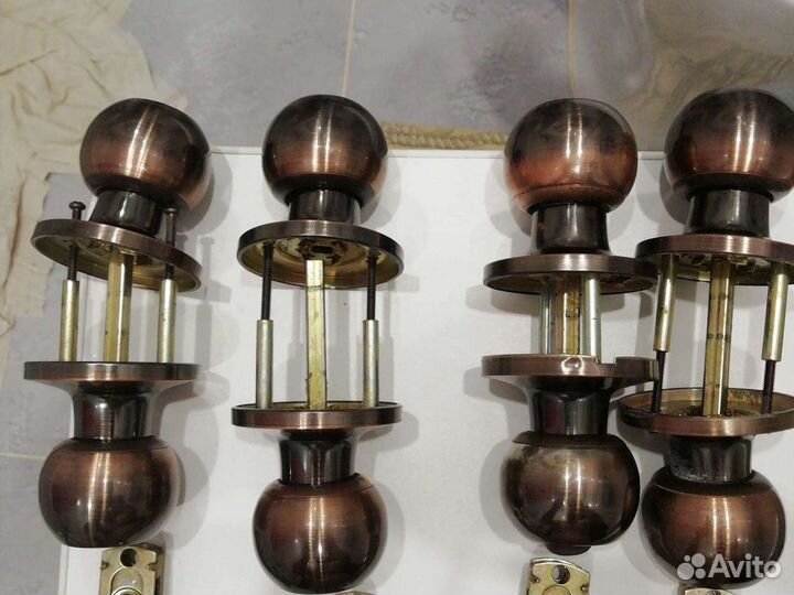 Дверные ручки межкомнатные с замком