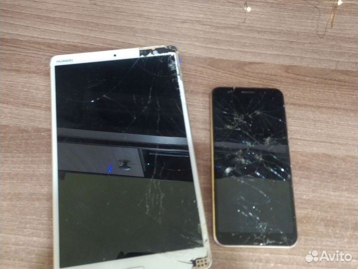 Планшет и телефон