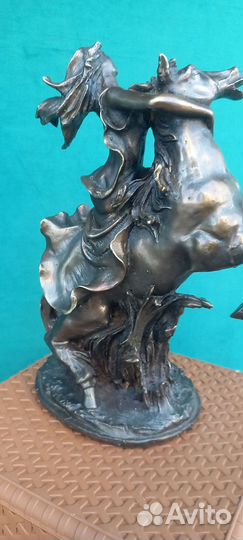 Статуэтка из бронза