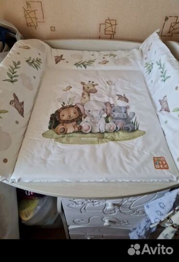 Детская кроватка с маятником и ящиками