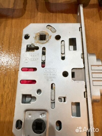 Дверные ручки на магнитной защелке