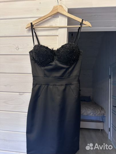 Платье черное со стразами и камнями