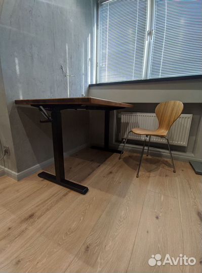 Рабочий письменный стол с регулировкой высоты