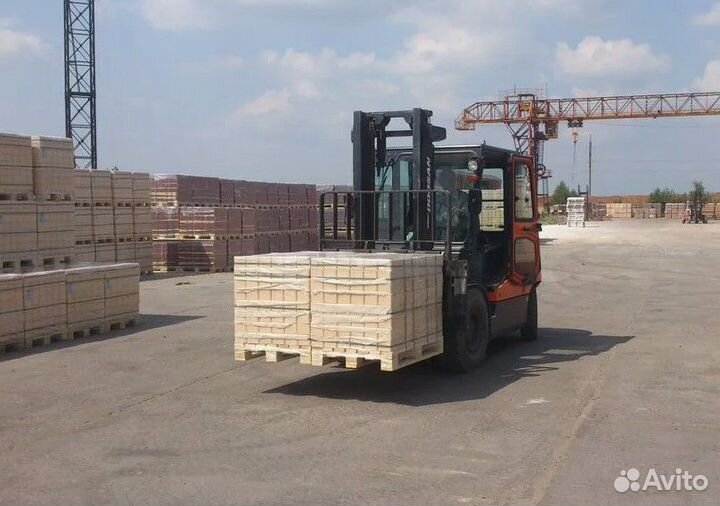 Кирпич на Зaкaмeннoй