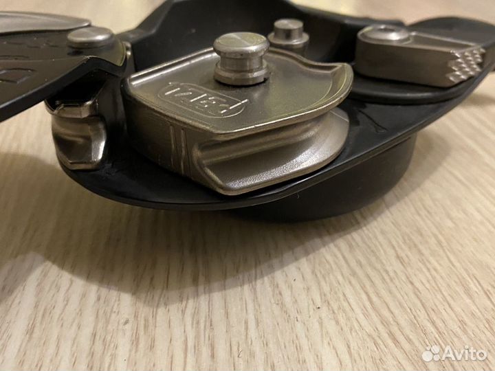 Спусковое устройство