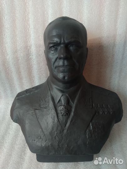 Бюст. Жуков
