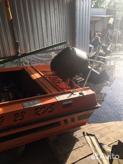 Лодка с мотором