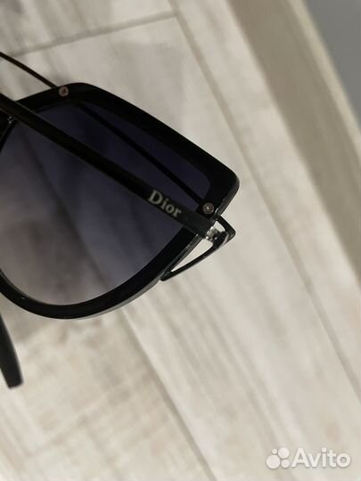 Солнцезащитные очки