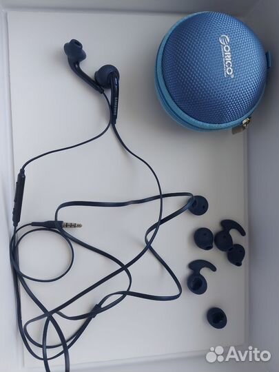 Проводные наушники Samsung