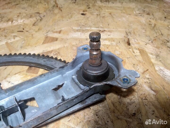 Передние механические стеклоподъемники MB W124