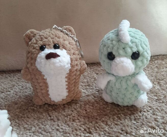 Брелок из плюшевой пряжи