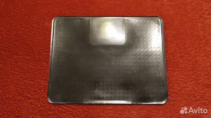 Коврик противоскользящий на панель BMW