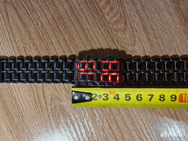 Часы электронные наручные