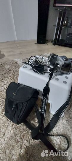 Зеркальная камера Olimpus e500 со штативом